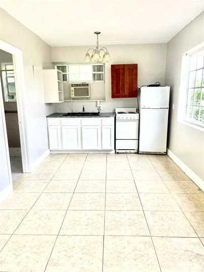 604 Southwest 2nd Avenue - Photo 4 of 9