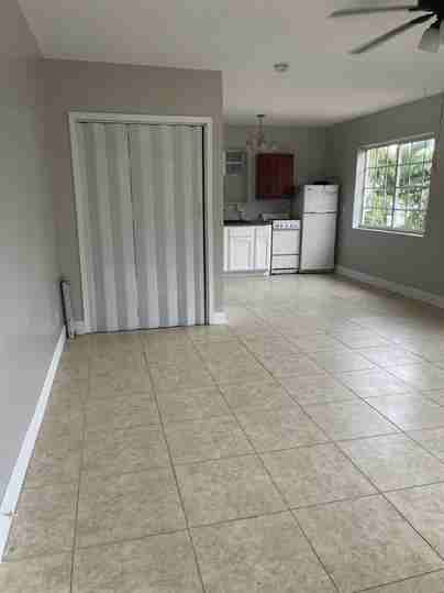 604 Southwest 2nd Avenue - Photo 6 of 9