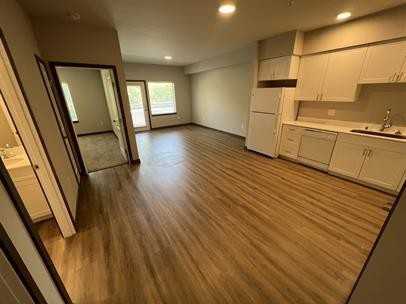 T2401-211 - Photo 3 of 18