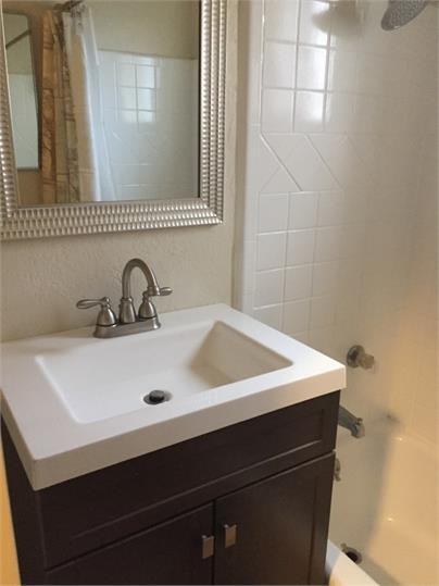 228 Stewart Street Apts - Photo 3 of 11