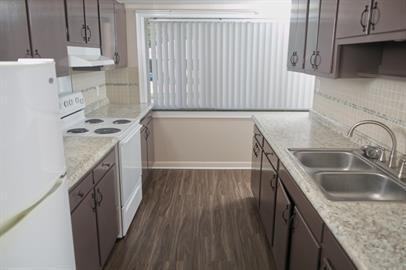 Elm Villa Apartments - Photo 3 of 7