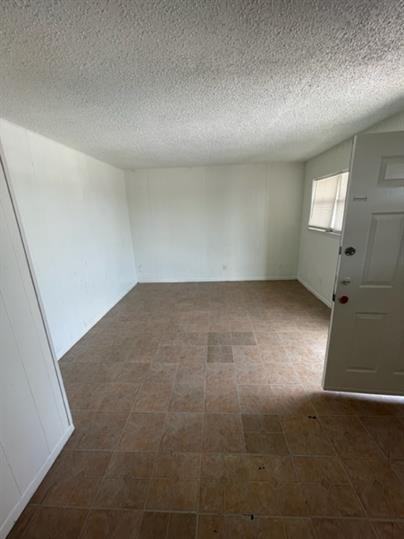 1015 PARMER AVENUE - Photo 2 of 10