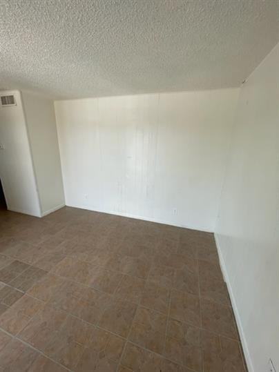 1015 PARMER AVENUE - Photo 4 of 10