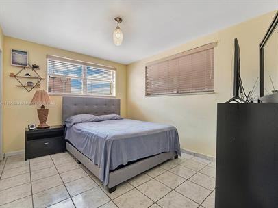 1255 West 53rd Street - Photo 5 of 6