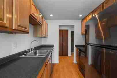 807 East Park Avenue - Photo 5 of 8