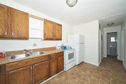 3138 East Bradbury Avenue - Photo 3 of 19