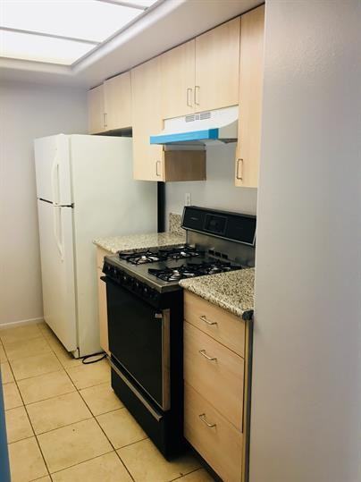 11027 Aqua Vista St - Photo 5 of 9