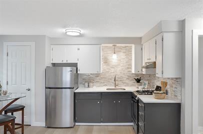 2319 Lee Street - Photo 5 of 26