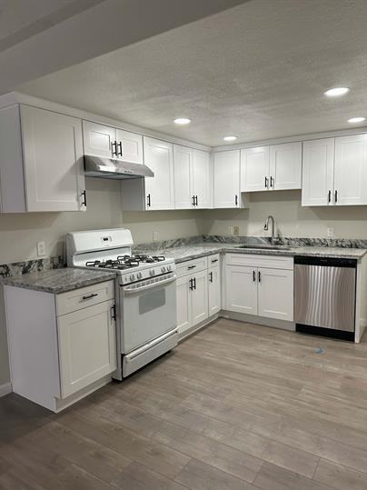 1305 Oak Terrace Court - Photo 2 of 14