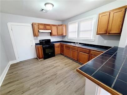 345 Wagner  St - Photo 4 of 6