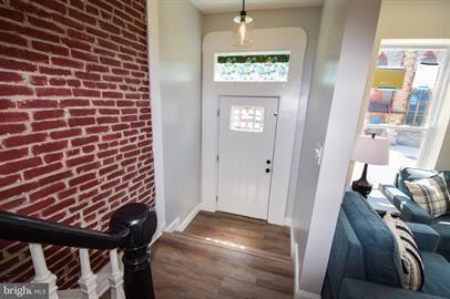 758 Dolphin Street - Photo 3 of 27