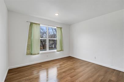 WELLS GREY APARTMENTS - Photo 4 of 7