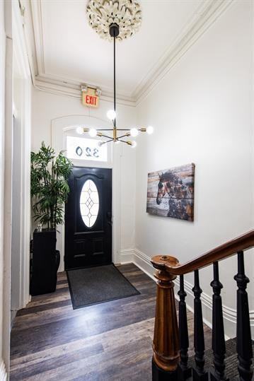 320 E College St - Photo 4 of 50