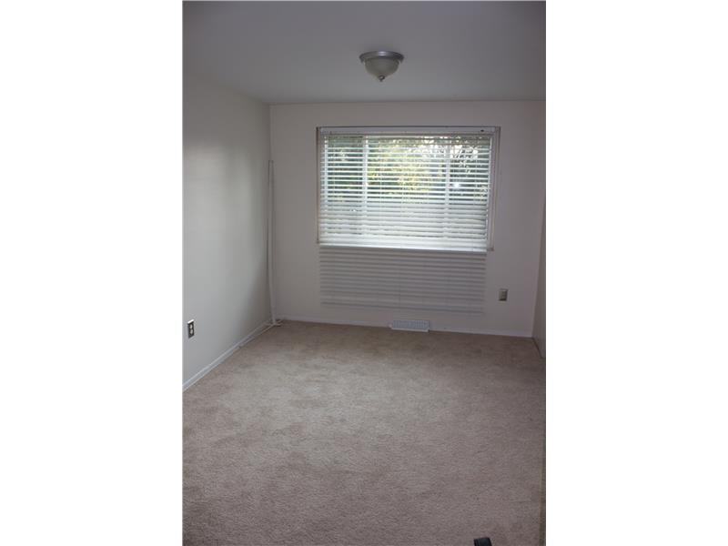 41 Dover Dr - Photo 3 of 19