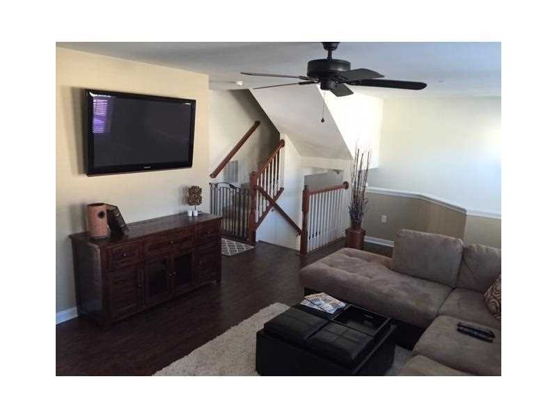 284 Broadstone Dr - Photo 2 of 24