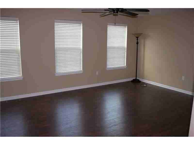 284 Broadstone Dr - Photo 3 of 24