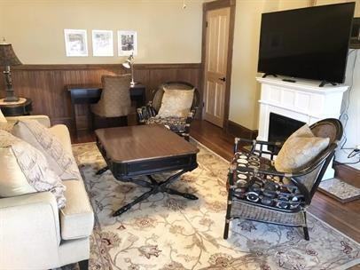 147 East Chestnut Street Apartments 147 East Chesnut Street