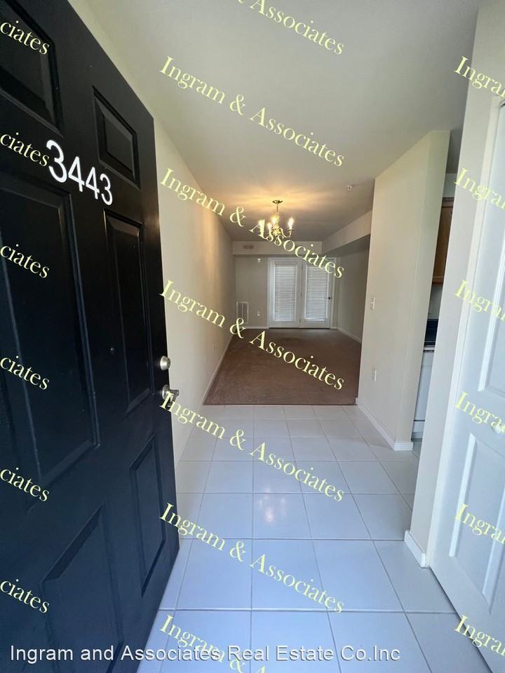 Hardwood Square Apartments - Photo 3 of 17