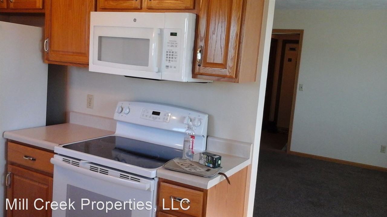 204 E 10th St - Photo 3 of 6