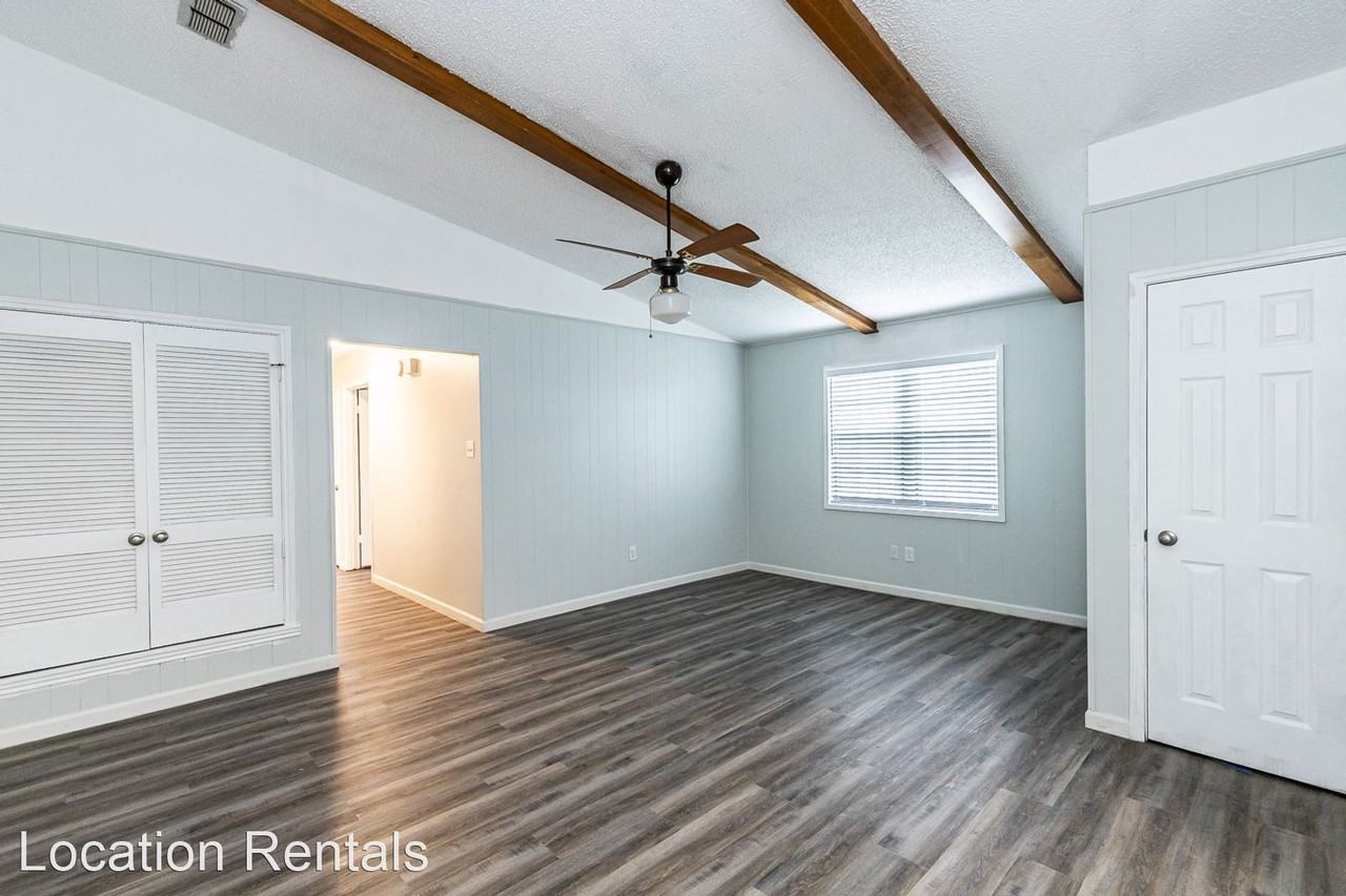 6502 26th Street - Photo 3 of 20