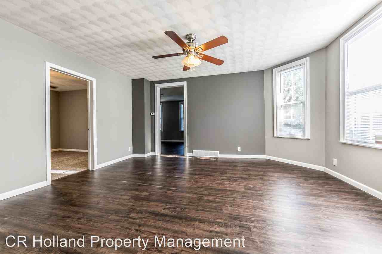 407 E Adams St - Photo 3 of 13