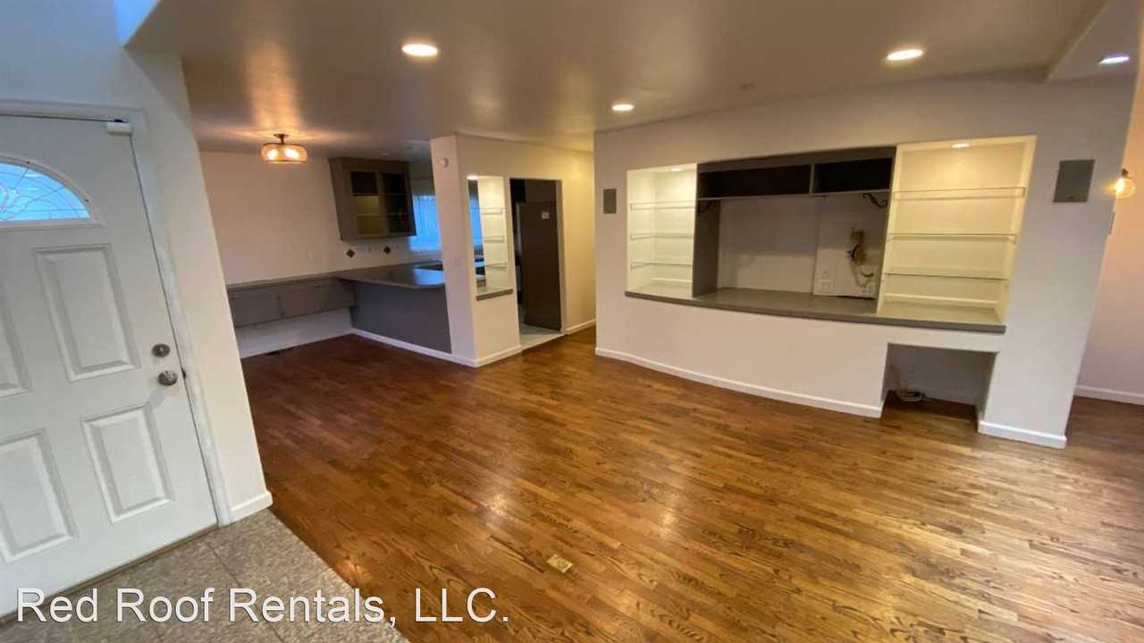 4840 N 8th St - Photo 2 of 10