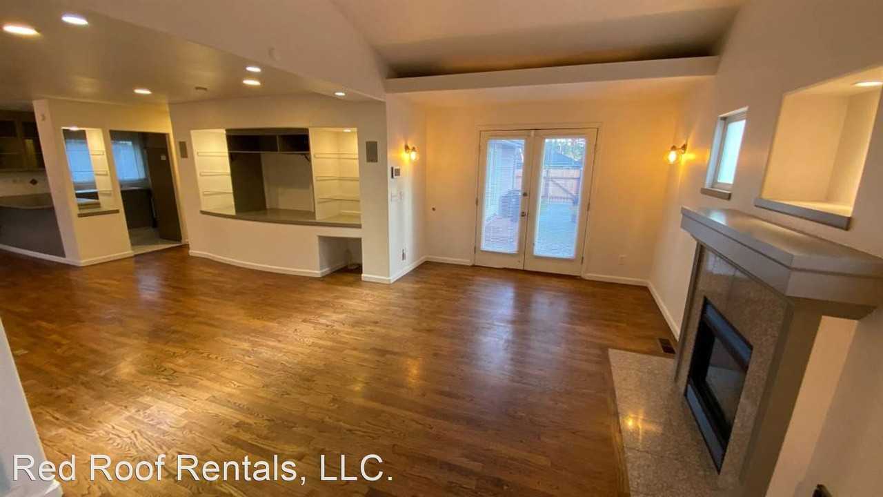 4840 N 8th St - Photo 3 of 10