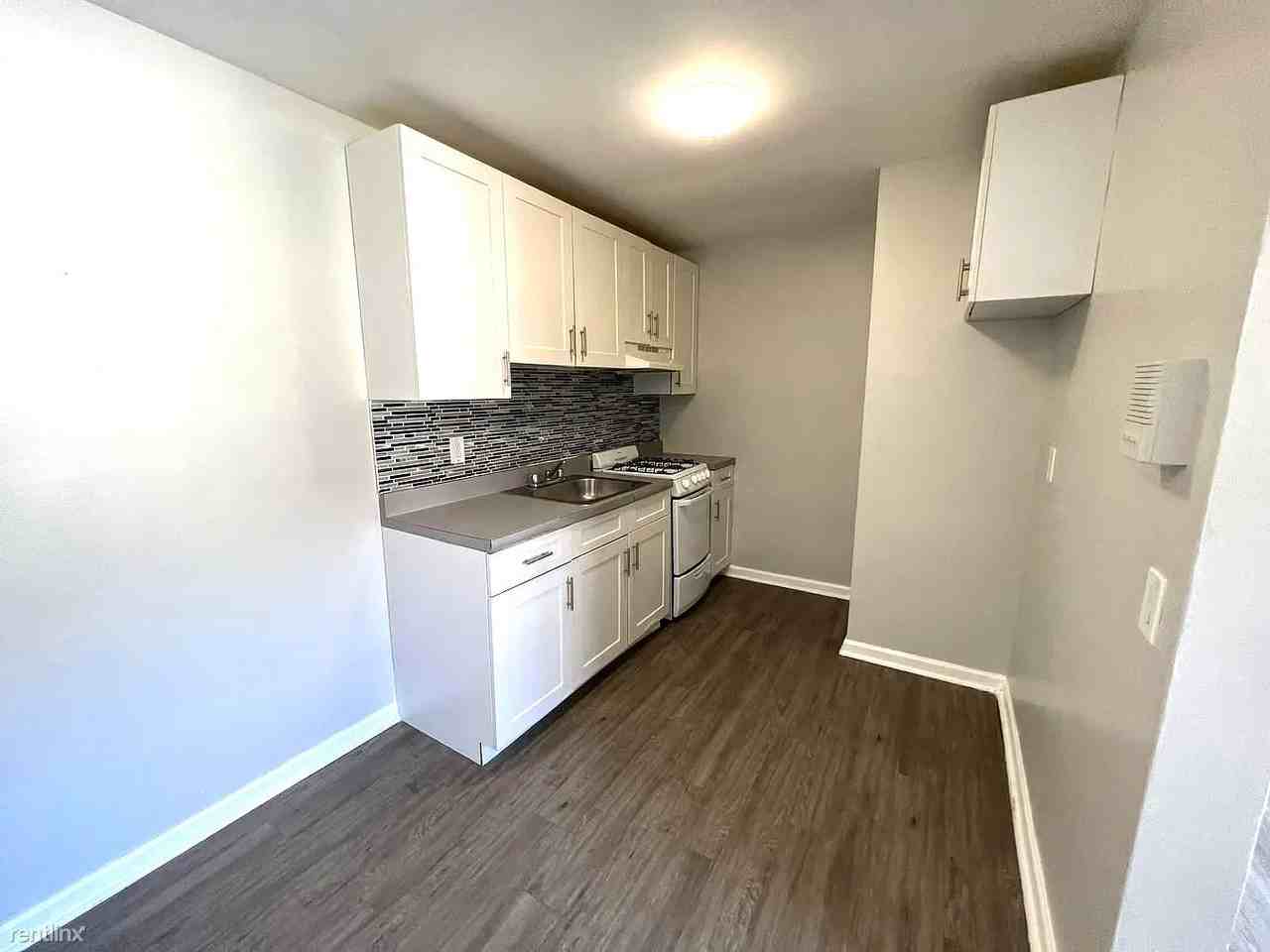 386 Stuyvesant Ave - Photo 2 of 9