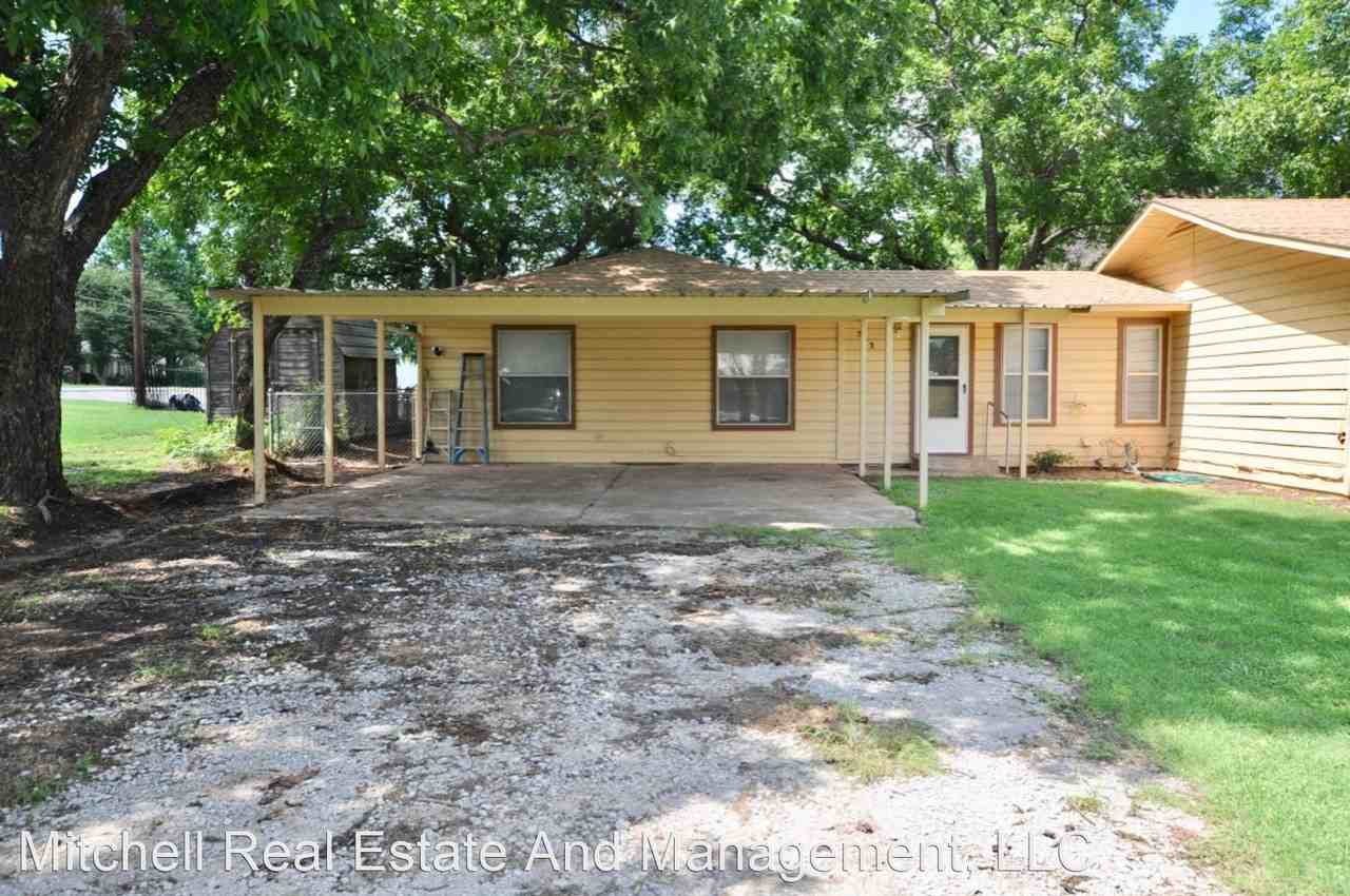 303 Aikens St - Photo 3 of 18