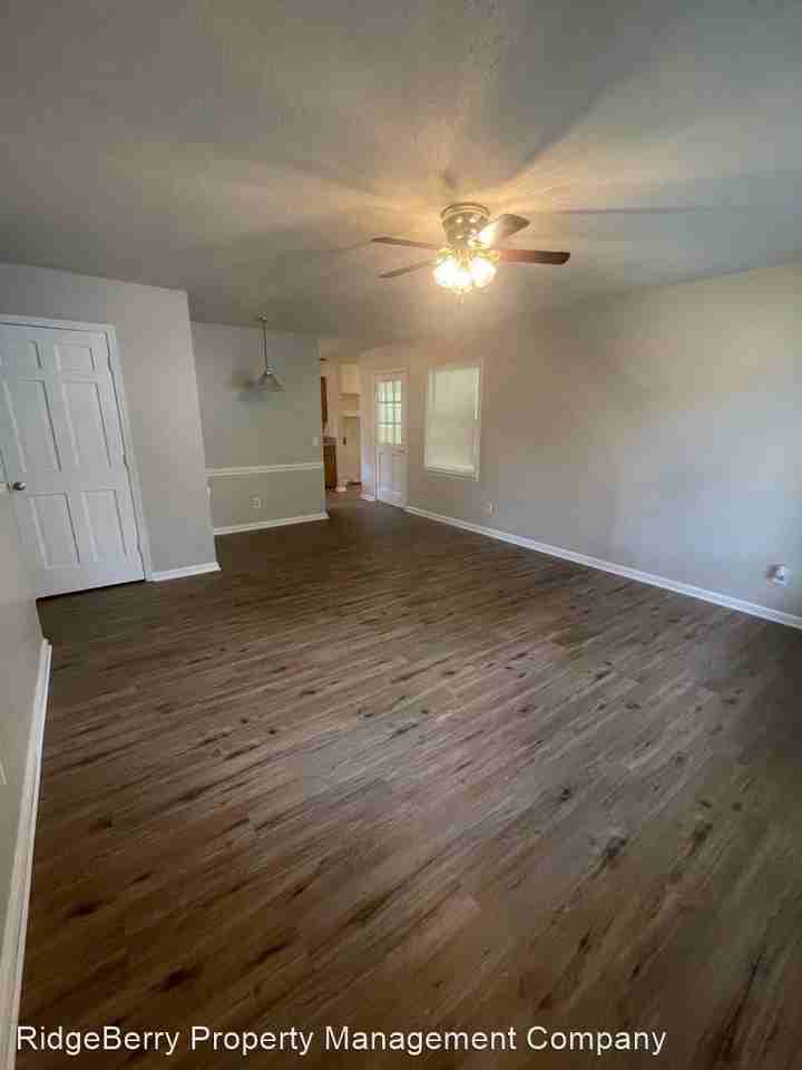 1027 #2 - Photo 2 of 12