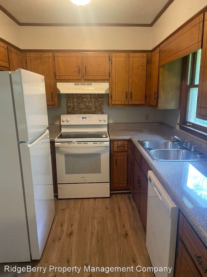 1027 #2 - Photo 3 of 12