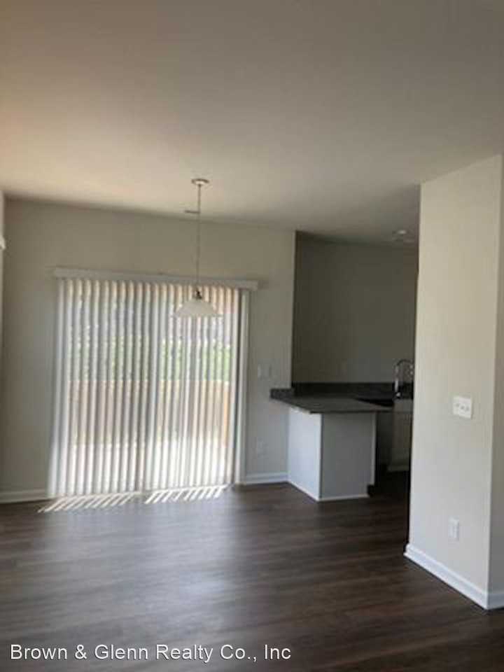 408 N Pine St - Photo 2 of 14