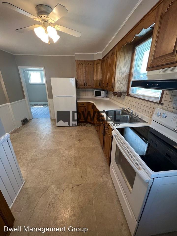 1009 7th Ave Nw - Photo 2 of 16