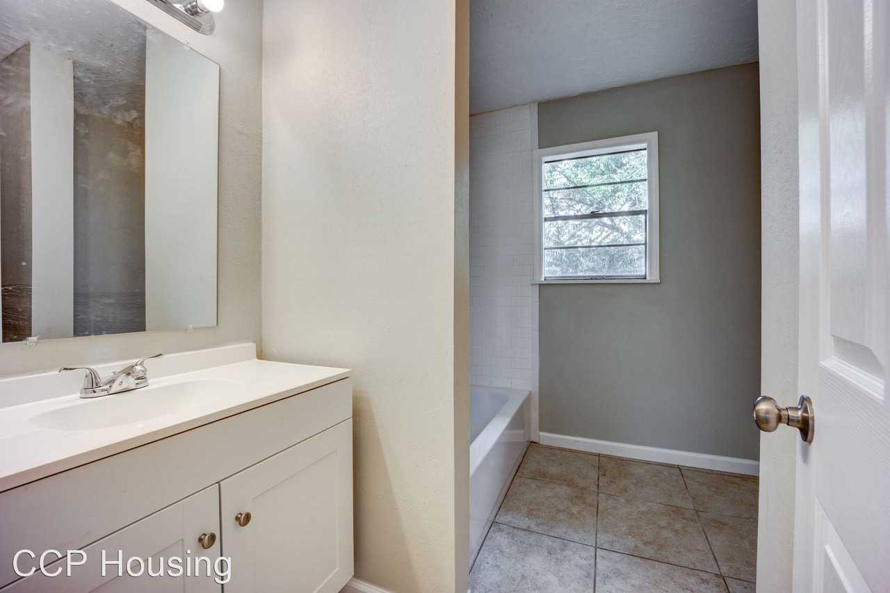 819 Creston St - Photo 2 of 17