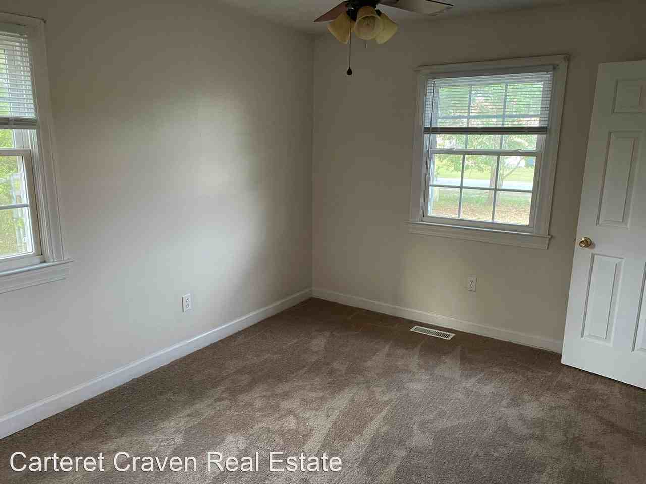 122 Karol Dr - Photo 2 of 6