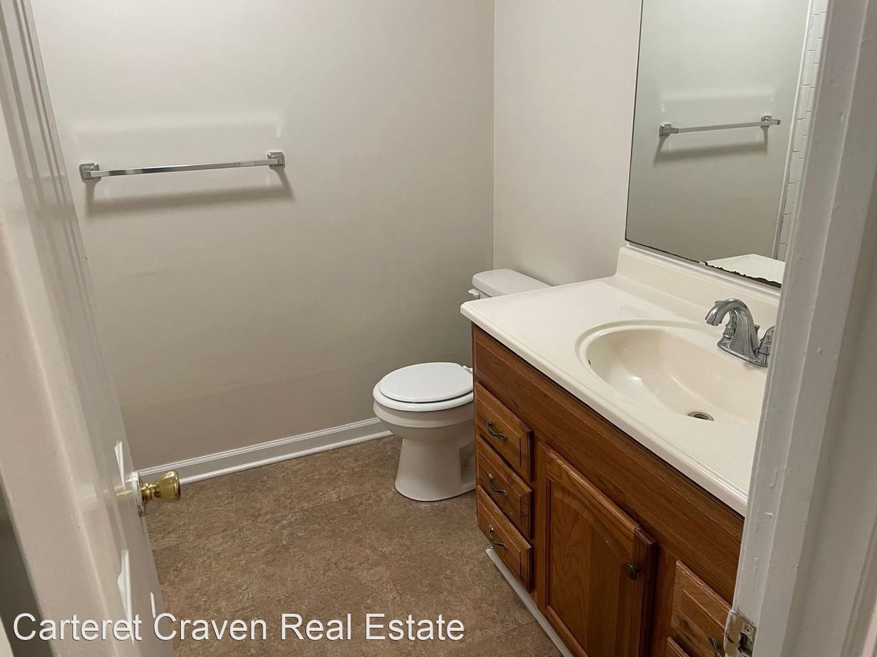 122 Karol Dr - Photo 3 of 6