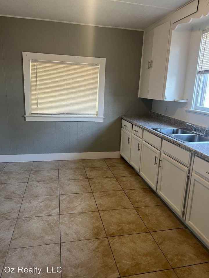 1005 Elysian Ave - Photo 3 of 8