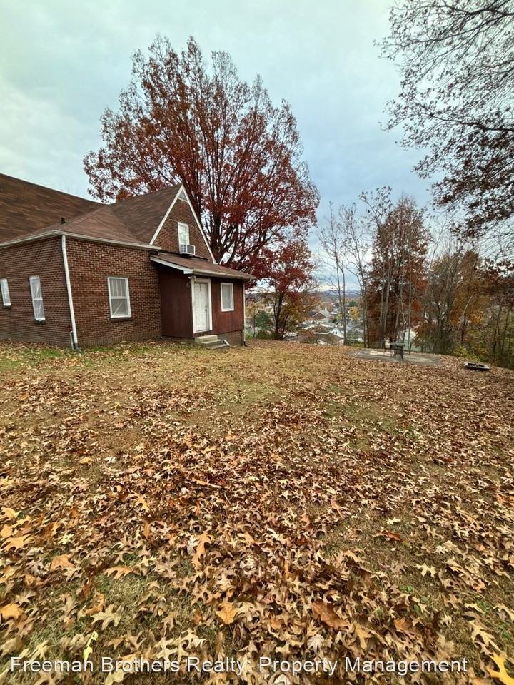 1320 S Poplar Ave - Photo 3 of 18