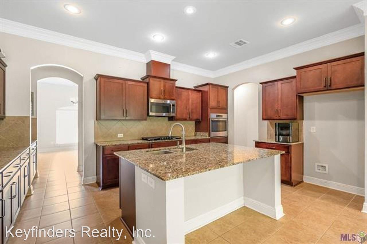 18189 River Landing Dr - Photo 2 of 16