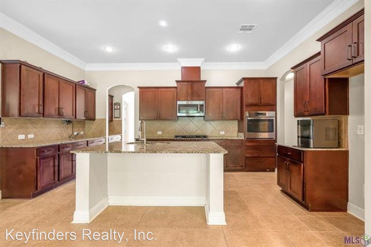 18189 River Landing Dr - Photo 3 of 16