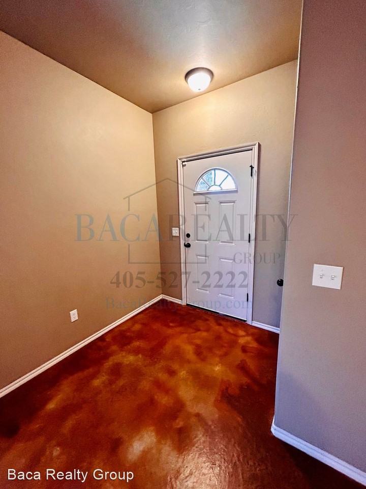 1842 Cypress Ln - Photo 2 of 13