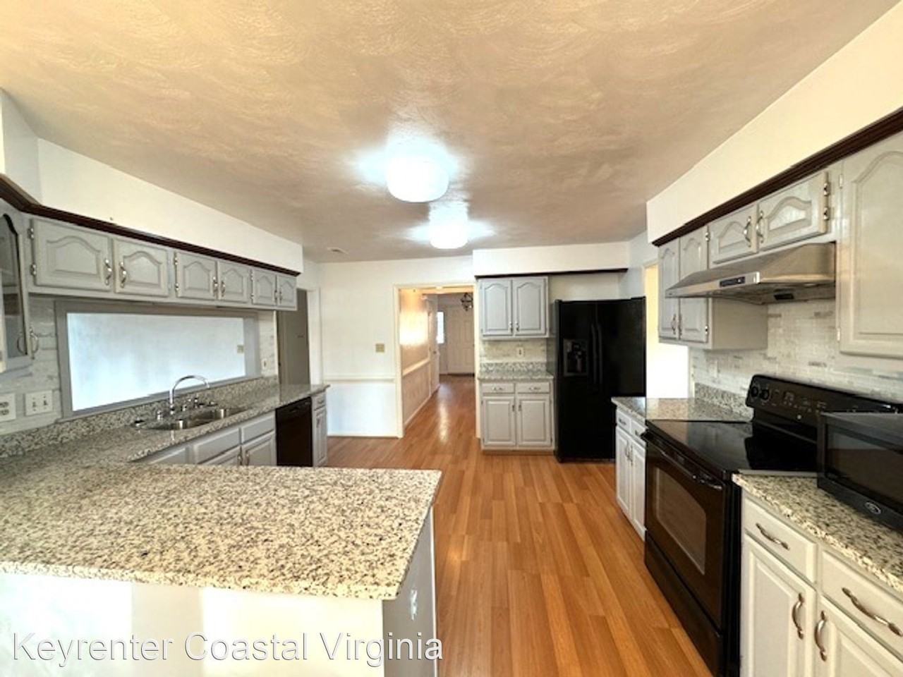 913 Edgewater Dr - Photo 2 of 14