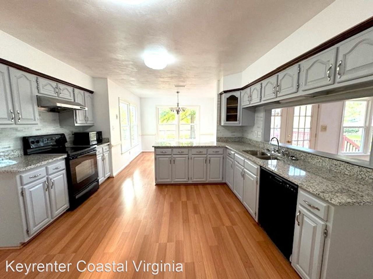 913 Edgewater Dr - Photo 3 of 14