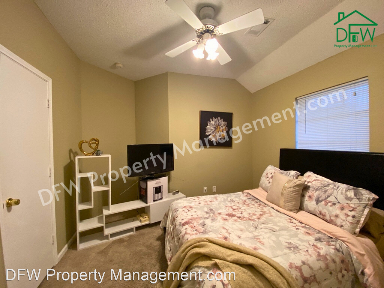 317 Oak Meadow Ln - Photo 3 of 39