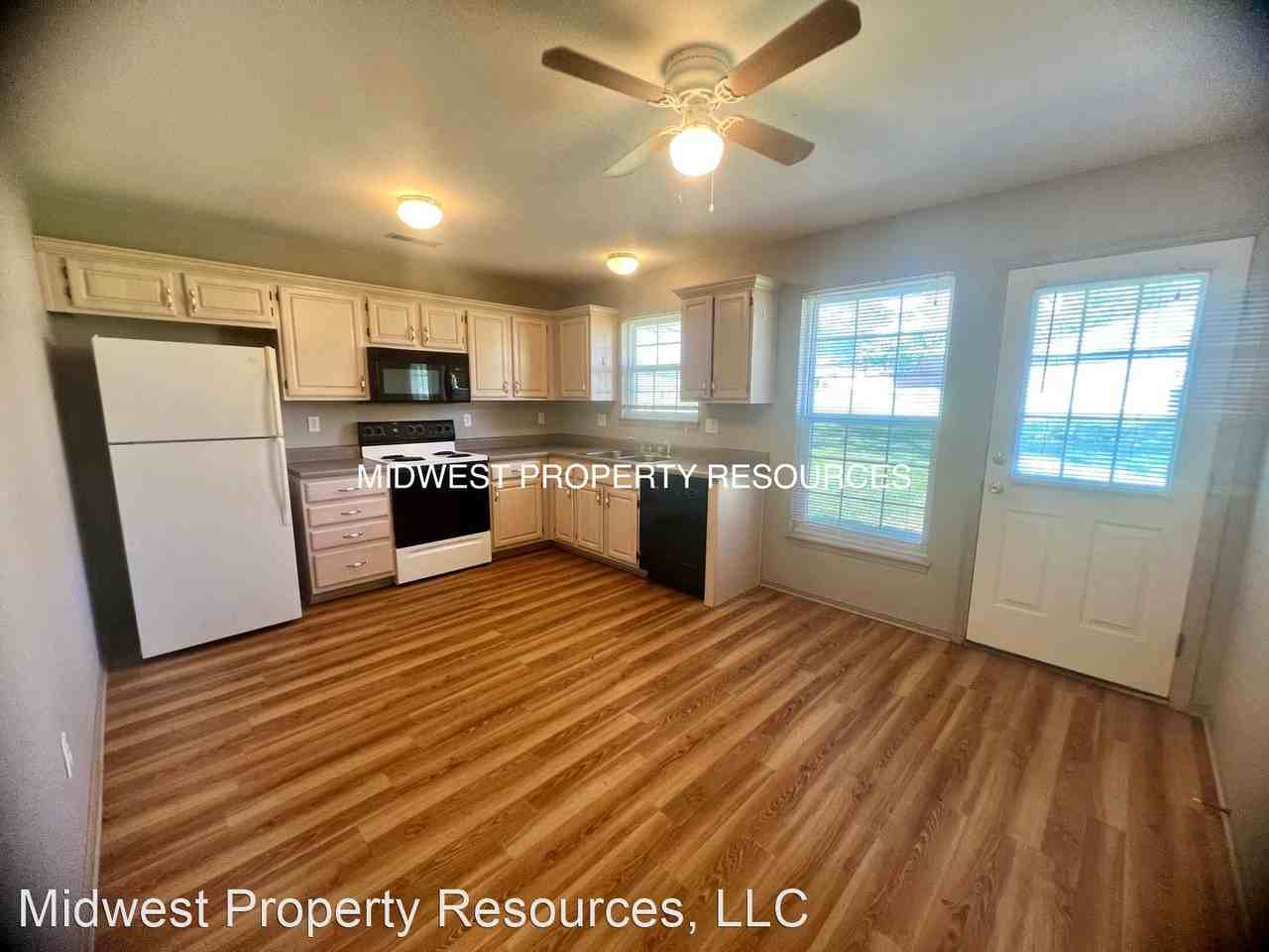 308 Ne 6th St Apt B - Photo 2 of 14