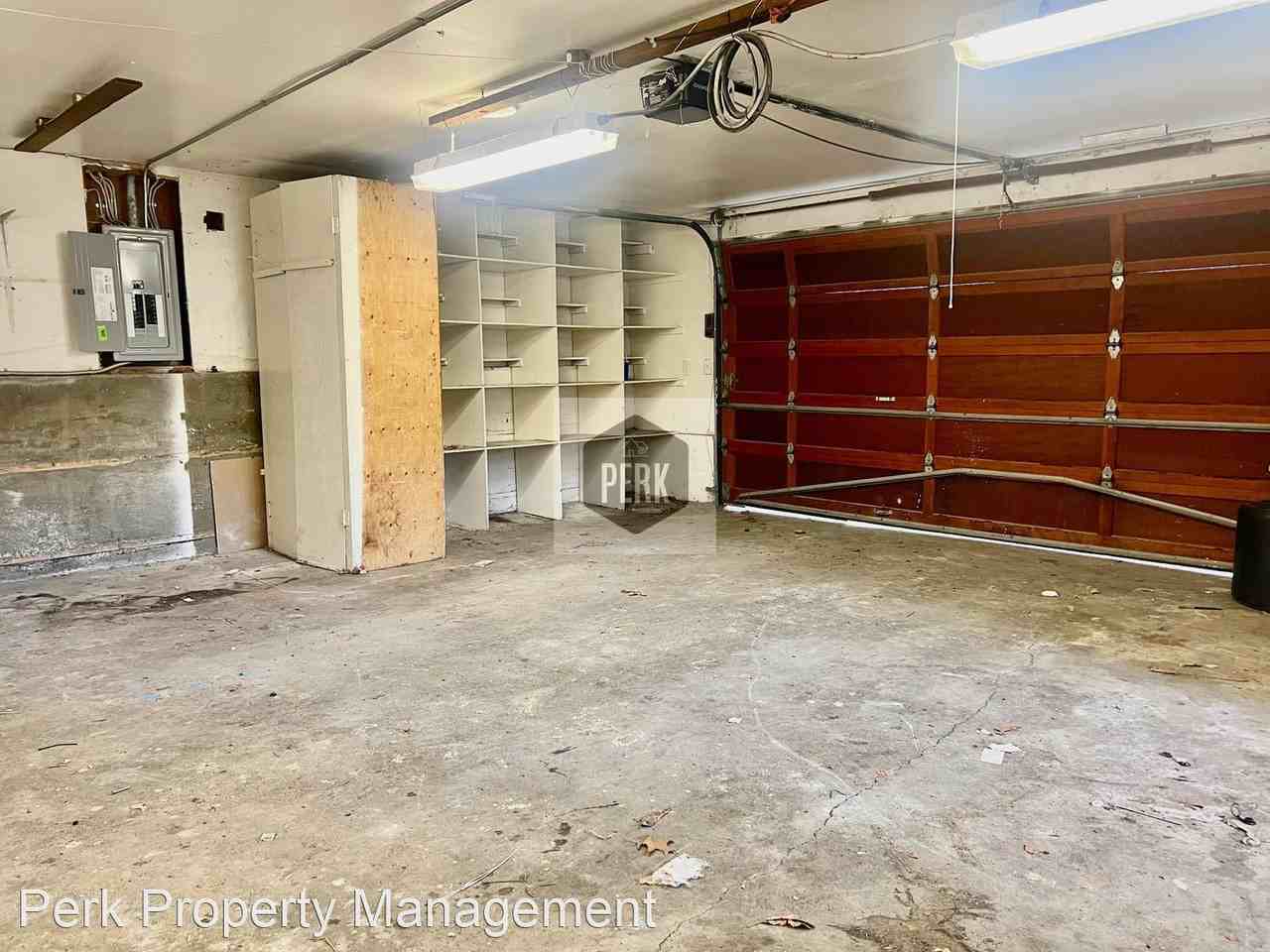 2710 Hemlock Dr - Photo 2 of 17