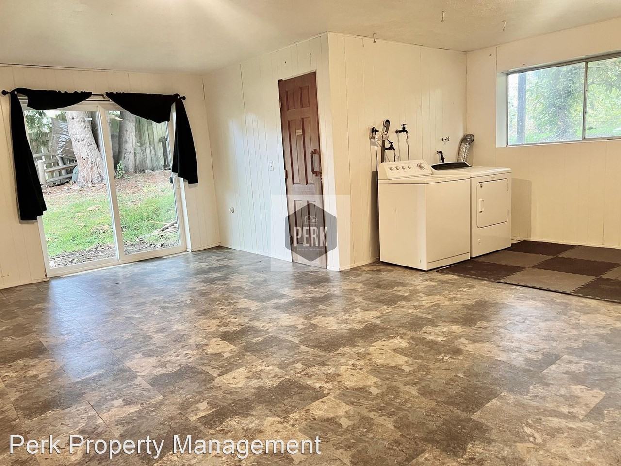 2710 Hemlock Dr - Photo 3 of 17