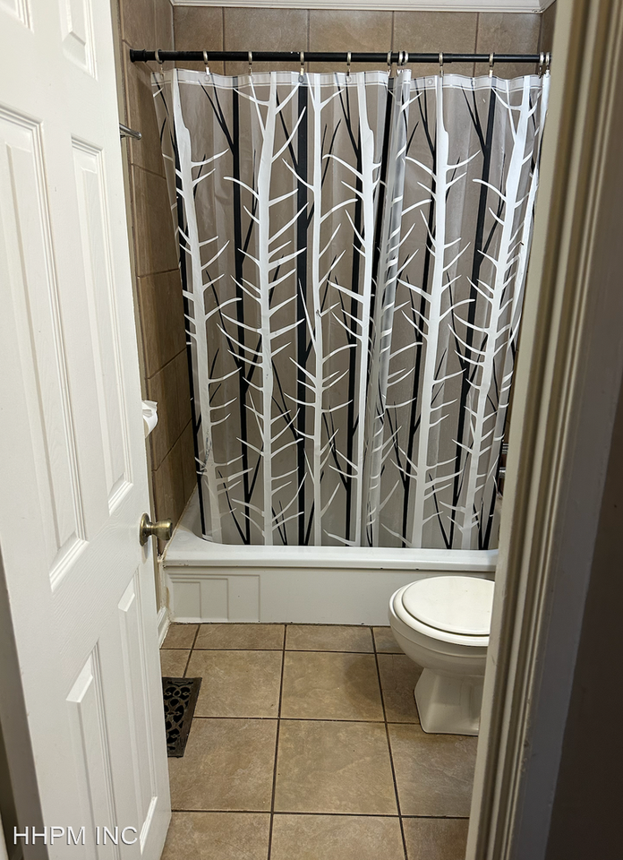 261 Lewis St - Photo 3 of 10