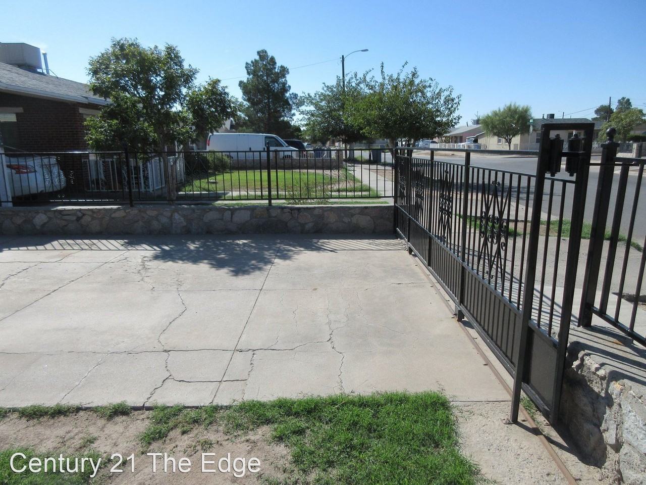 278 Edith Dr - Photo 3 of 25