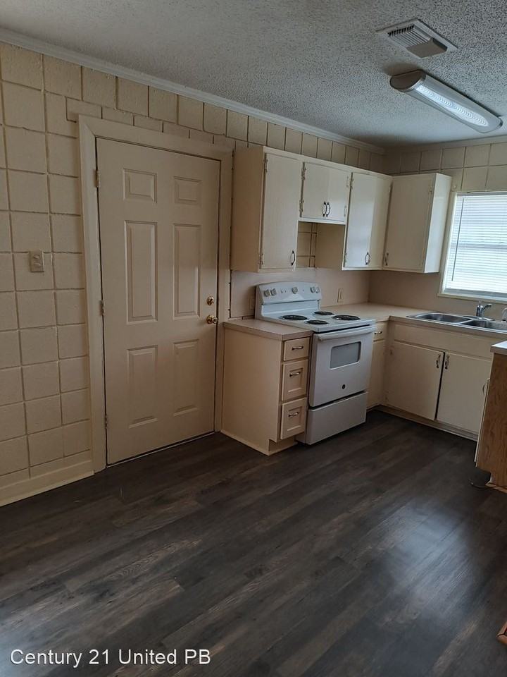 3010 S Holly St - Photo 2 of 8